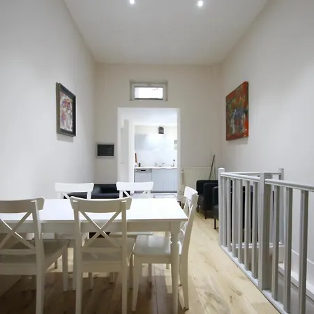 Centre 3 Chambres شقة *