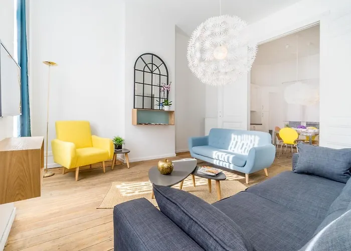 Grand Place 2 Bedroom Διαμέρισμα *