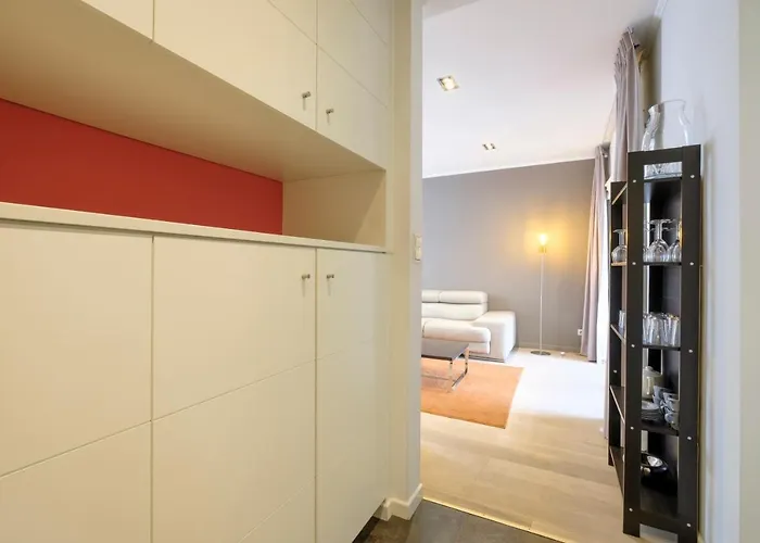 The Orange Flats - European District アパート