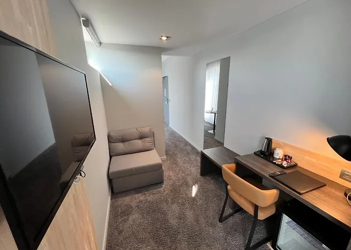 Western Royal Centre Hotel 3*