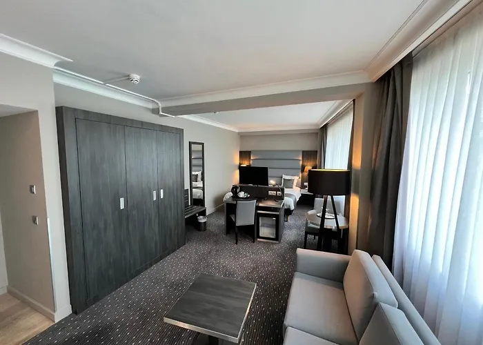 Western Royal Centre