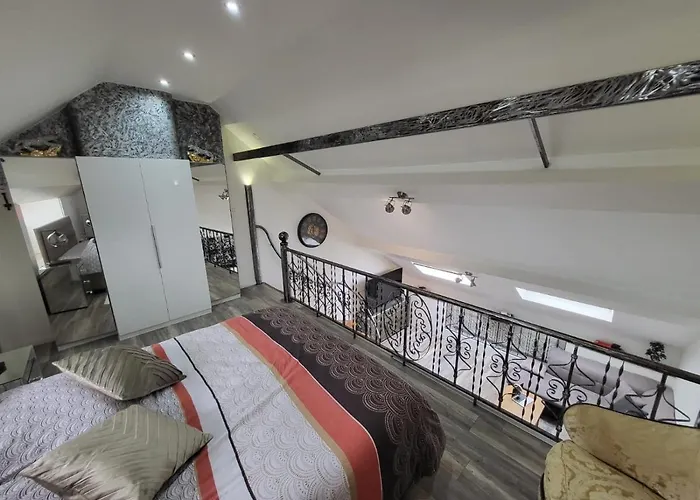 Duplex Elegant Situe A 1min De La Gare Du Nord Apartmán *