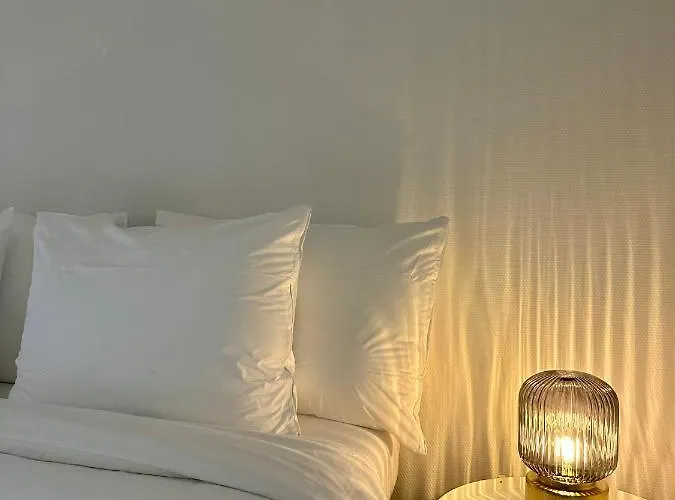 Urbanstay Grand Place Luxury Apartment *