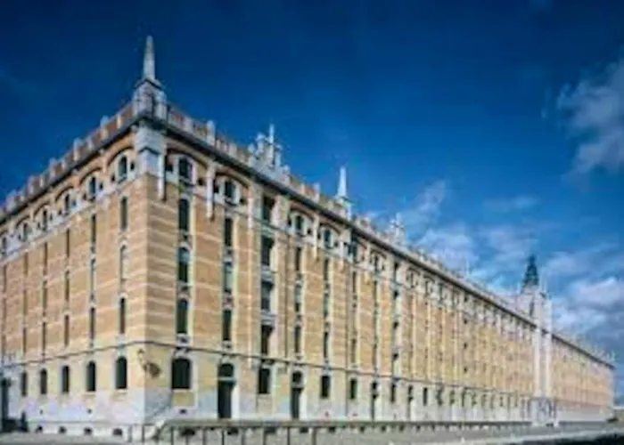 Modern In Molenbeek-saint-jean / 77 M² / Parking *