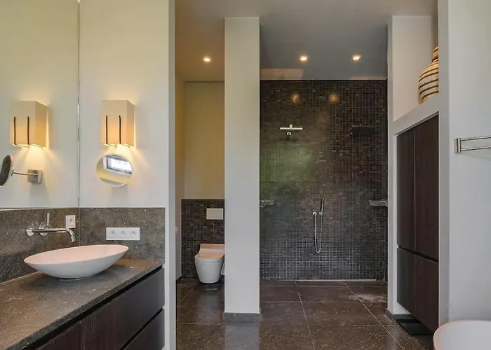 1000m2 With Indoor Pool * Brusel