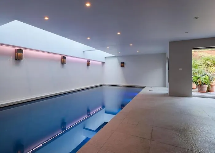 Vila 1000m2 With Indoor Pool Brusel