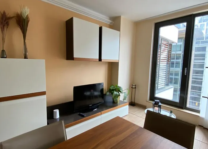 5ensational Eu- Zone Apartment *