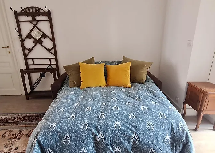 Voltaire Apartment *