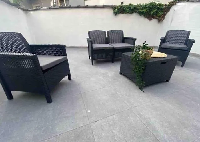 Superbe Full Equipe Avec Cour Exterieur