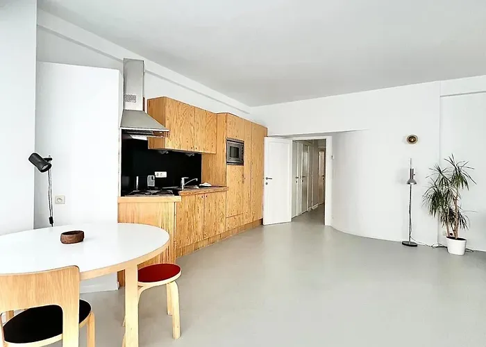 5 Min From Grand Place 1 Bedroom Apt Renovated! アパート *