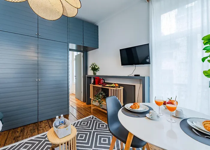 Scenic In Historic Apartament