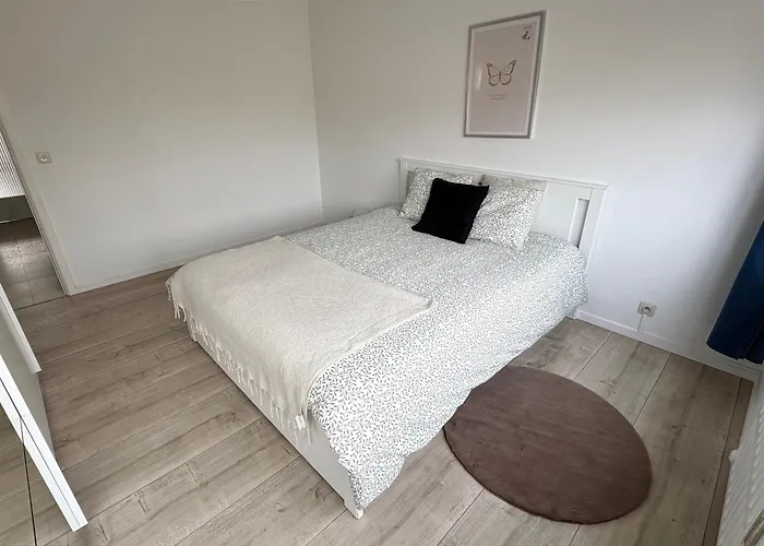 Charming Two Bedroom Flat - Nato - Apartman *