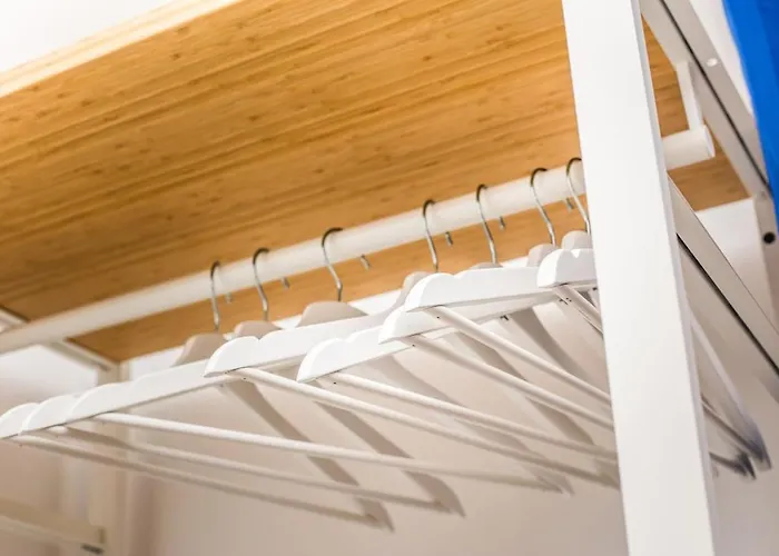 Spacious And Chic 1br - Separate Kitchen & Washer Apartment Brussels