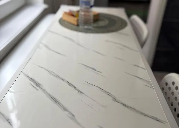 Apartment Spacious And Chic 1br - Separate Kitchen & Washer *