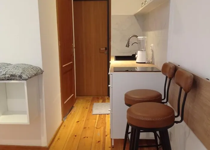 Cozy And Centrally Located *