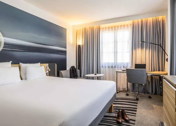 Hotel Novotel Off Grand Place 4*