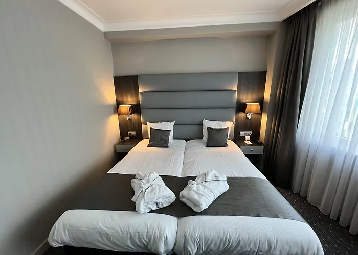 Western Royal Centre Hotel 3*