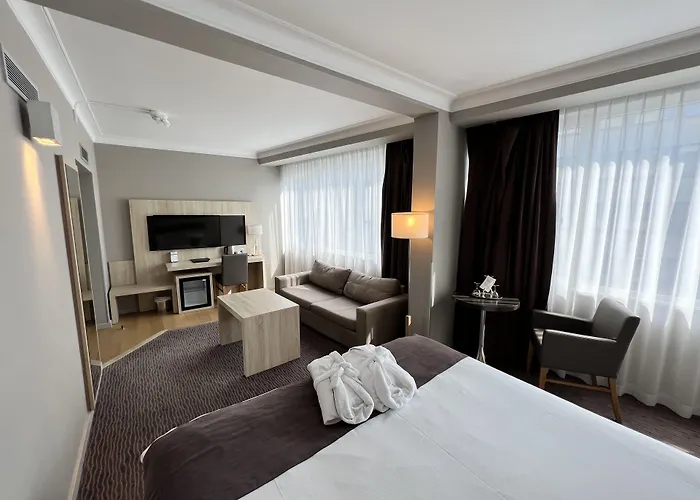 Hotel Western Royal Centre 3*