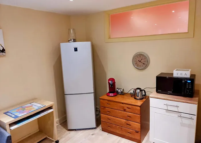 Modern Half-basement 1br Near Montgomery & Vub Brusel