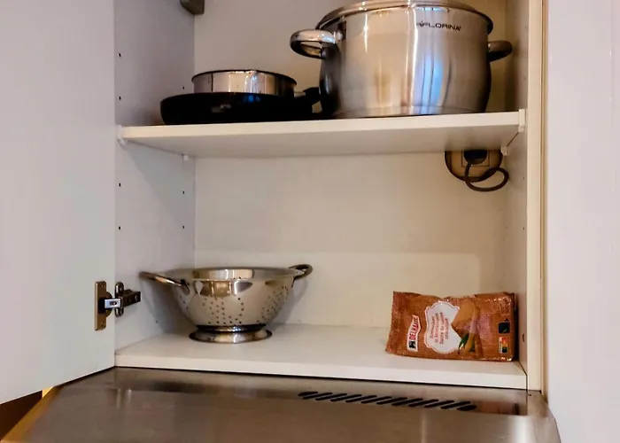 Modern Half-basement 1br Near Montgomery & Vub * Brusel