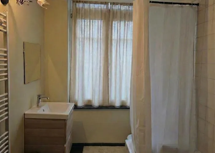 Pensión Pb155, Balcony With Street View Bruselas