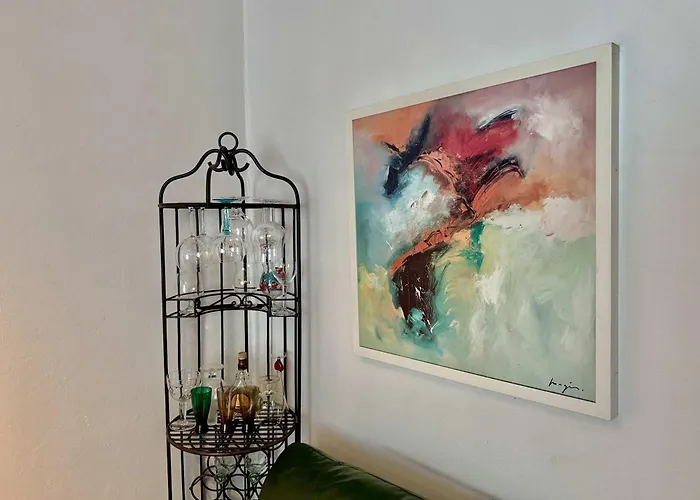 Alhambra Hideaway Prime Location *