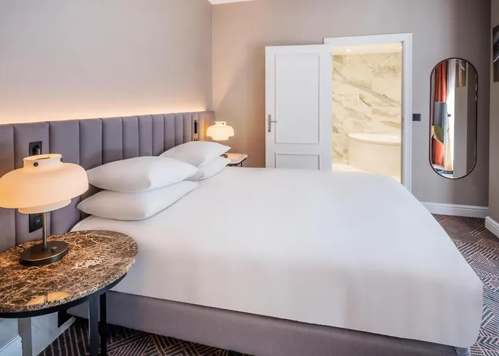 Hilton Grand Place 4*