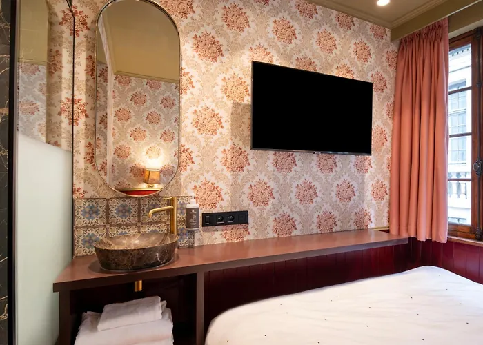 The Place Hôtel capsule *