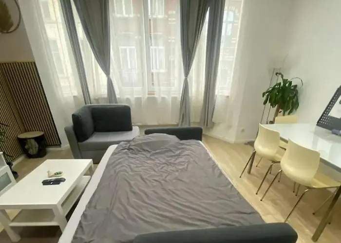 Modern In Molenbeek-saint-jean / 77 M² / Parking Apartment