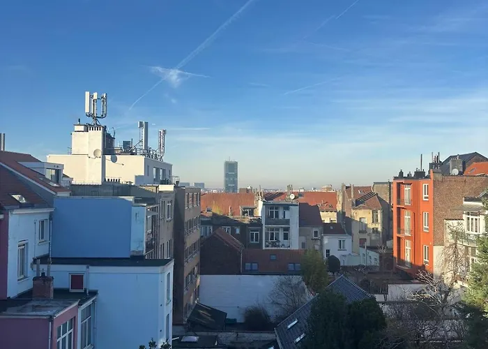 Cosy In Near Chatelain Apartament *