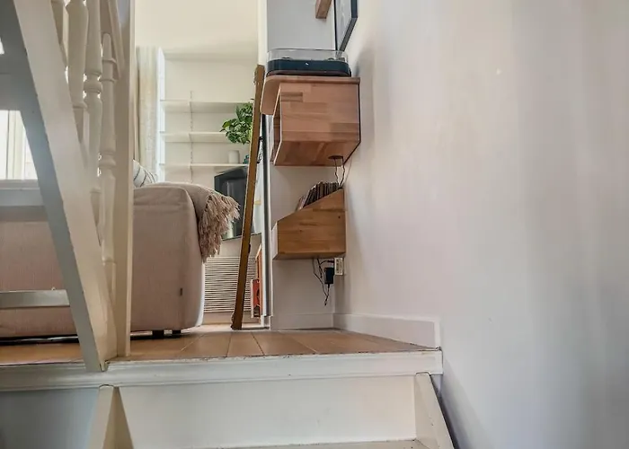 Cosy In Near Chatelain