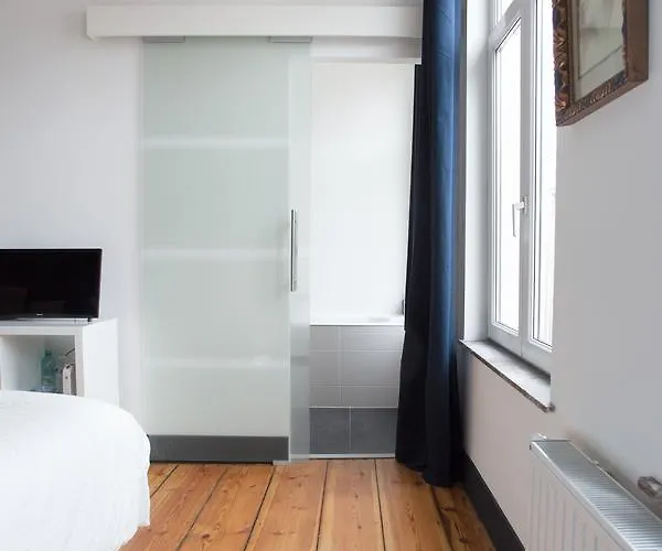 36 Bed & Breakfast 3*