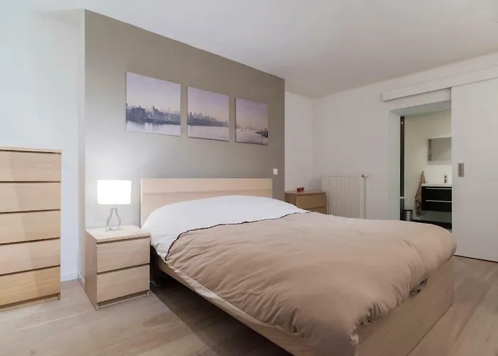 Grand Place, Only 3 Min Walk, 80M Beautiful Apartment Brüsszel