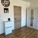 Cosy With Canal View 아파트 *