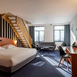 Aris Grand Place Hotel