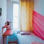 Cozy With Share The Bathroom And Kitchen *