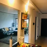 Town House With Garden - 1 With Shared Bathroom