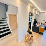 홈스테이 Town House With Garden - 1 With Shared Bathroom 브뤼셀