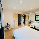 Town House With Garden - 1 With Shared Bathroom *