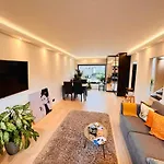 Town House With Garden - 1 With Shared Bathroom 홈스테이 브뤼셀