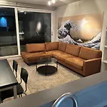 Comfortable Two Bedroom In Center *