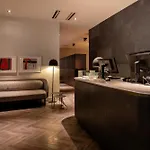 Hotel Pillows Centre 4*