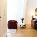 Fleur De Bruxelles