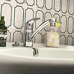 - - - - - Au Sixieme Ciel - - - - - Apartment
