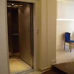 Queen Mary Hotel 3*