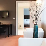 Pillows Centre 4*