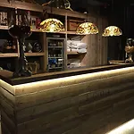 Hostel The Legacy By 2go4 Center *
