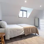 Over Two Floors For 5 Guests Near Midi & Grand Place Appartement