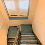 Over Two Floors For 5 Guests Near Midi & Grand Place *