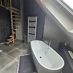 Luxury Triplex Stylish 2br In
